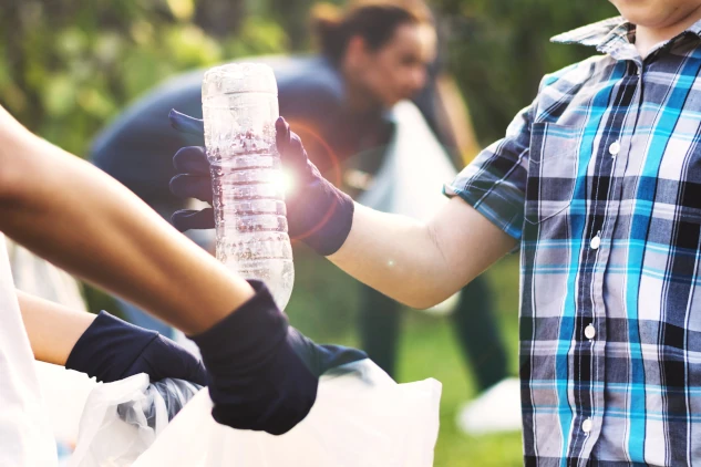 terxy recycling a bottle